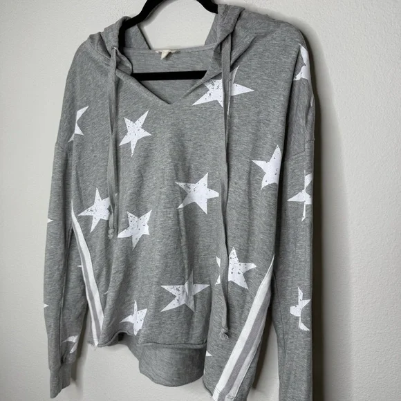 Hem & Thread Gray and White Star Long Sleeve Sweatshirt Size Small - Picture 4 of 10